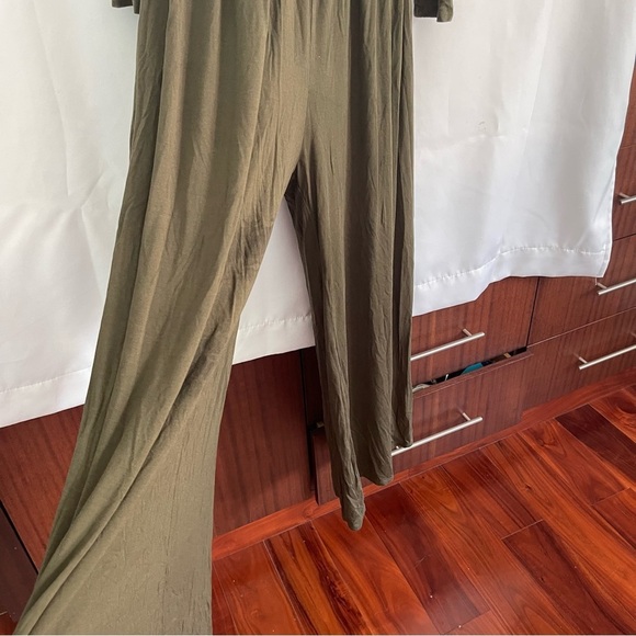 Maxi Jumpsuit in Forest Green with Empire Waist and Flowing Pants - Picture 2 of 6